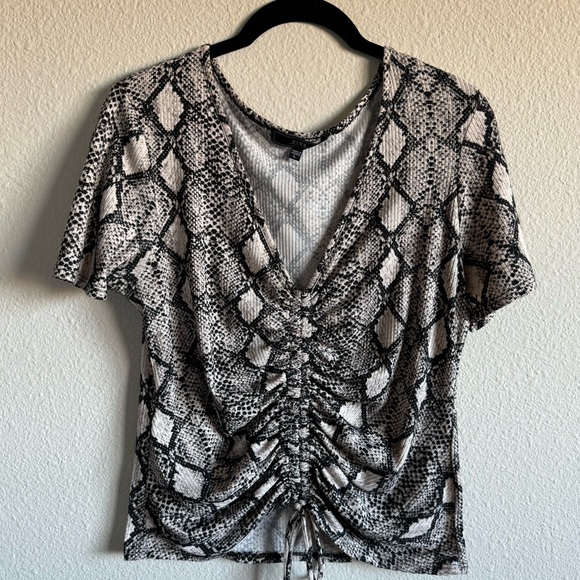 Vibe Snakeskin Blouse - Picture 3 of 5